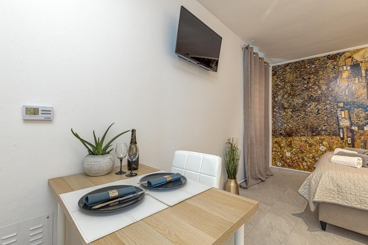 Apartments Hrestak Porec Esterno foto
