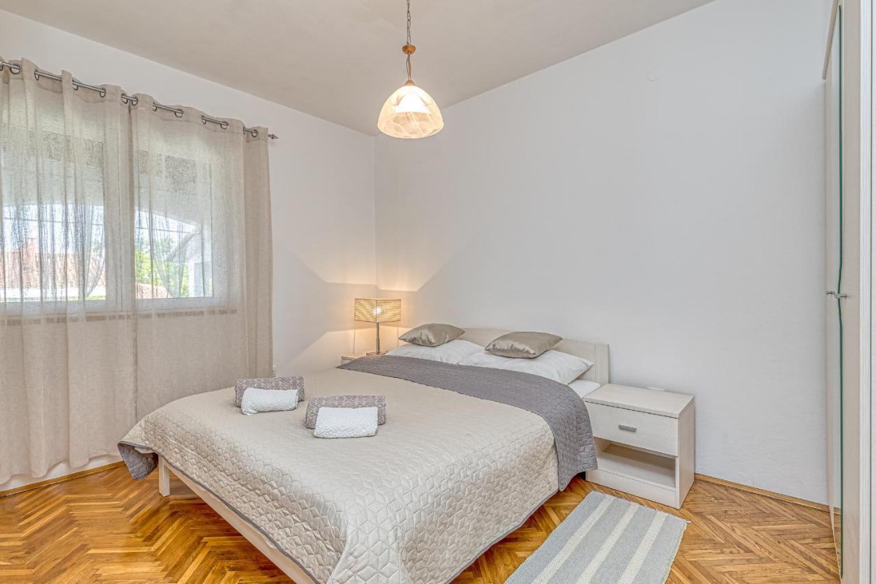 Apartments Hrestak Porec Esterno foto